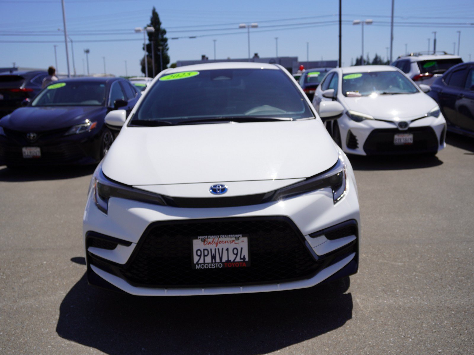 Used 2025 Toyota Corolla SE FWD image 4