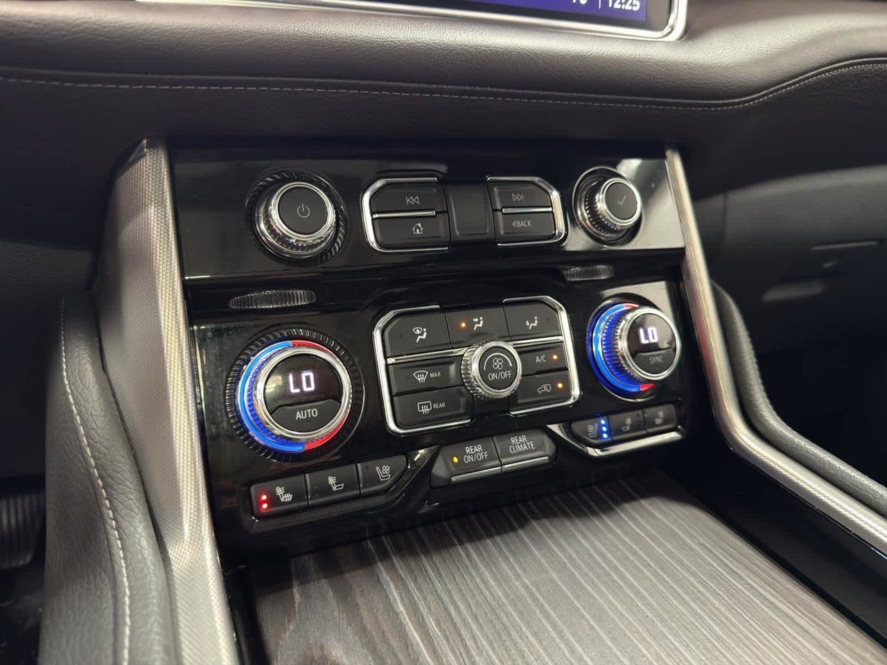 Used 2021 GMC Yukon Denali w/ Denali Premium Package image 24