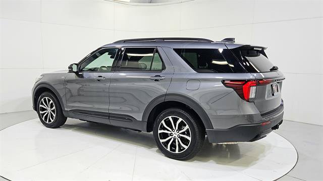 Used 2025 Ford Explorer ST-Line AWD/4WD image 6