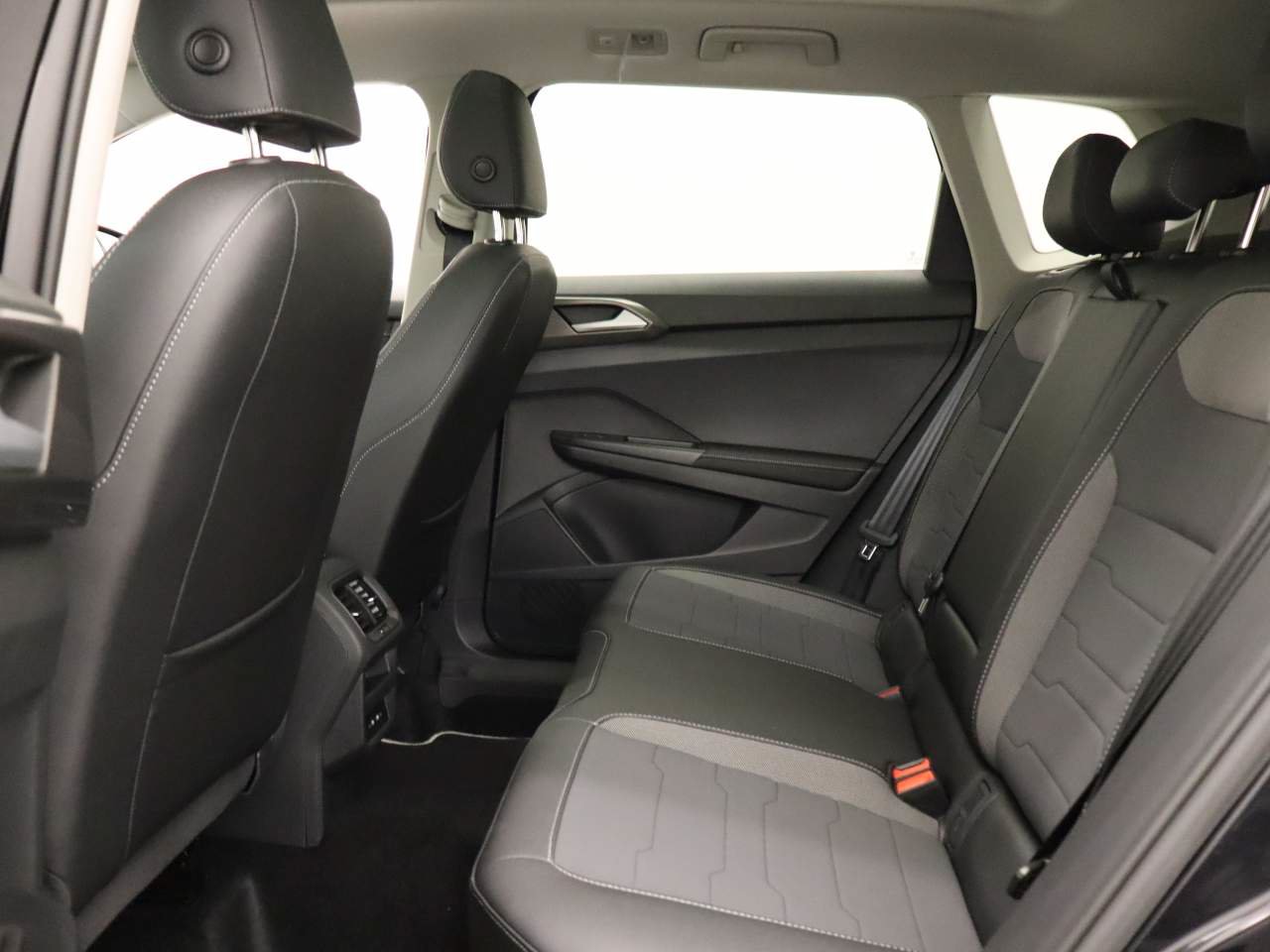 New 2026 Volkswagen Taos SE FWD image 15