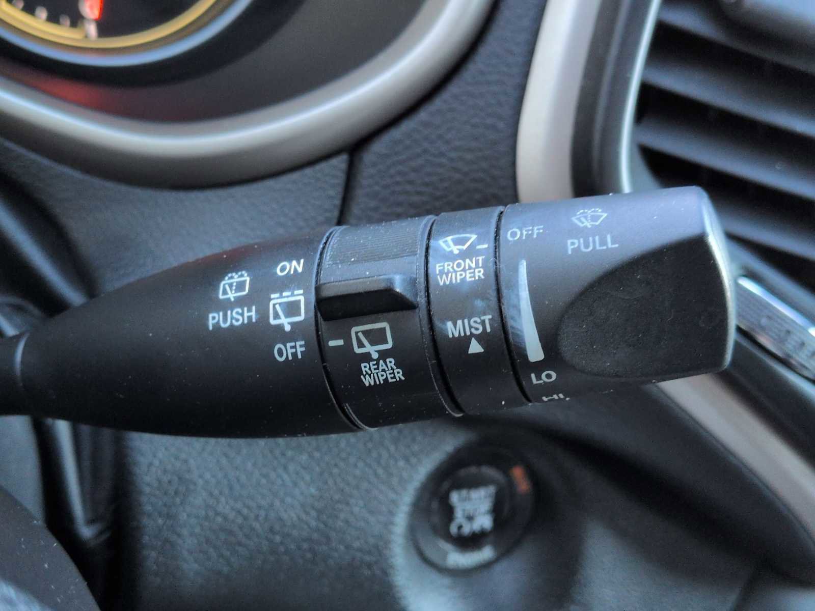 Used 2016 Jeep Cherokee Limited image 28