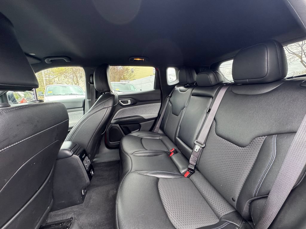 Used 2024 Jeep Compass Latitude AWD/4WD image 13