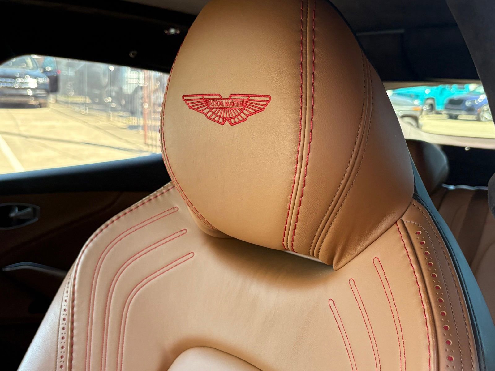 Used 2021 Aston Martin DBX image 37