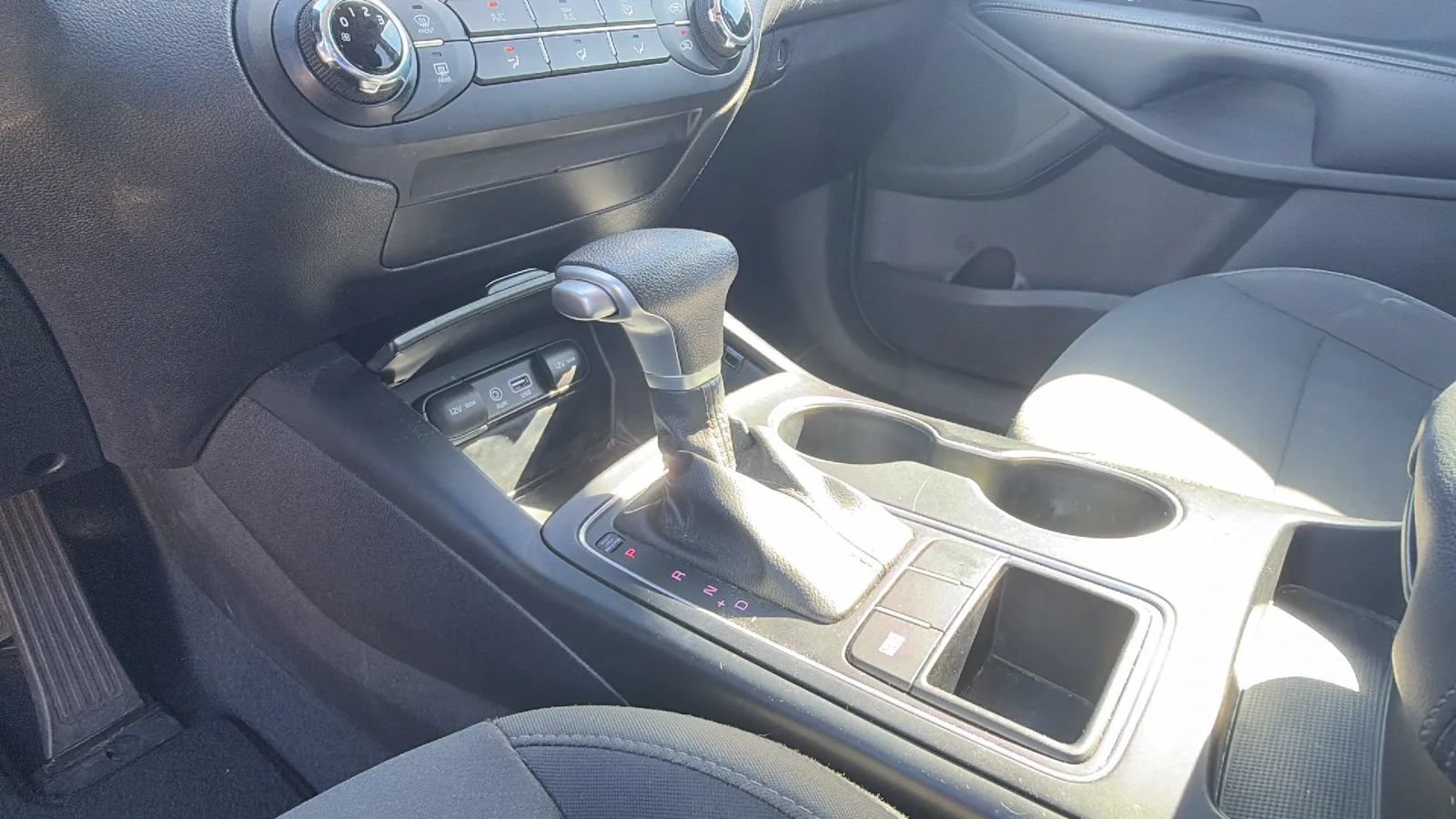 Used 2020 Kia Sorento LX FWD image 26
