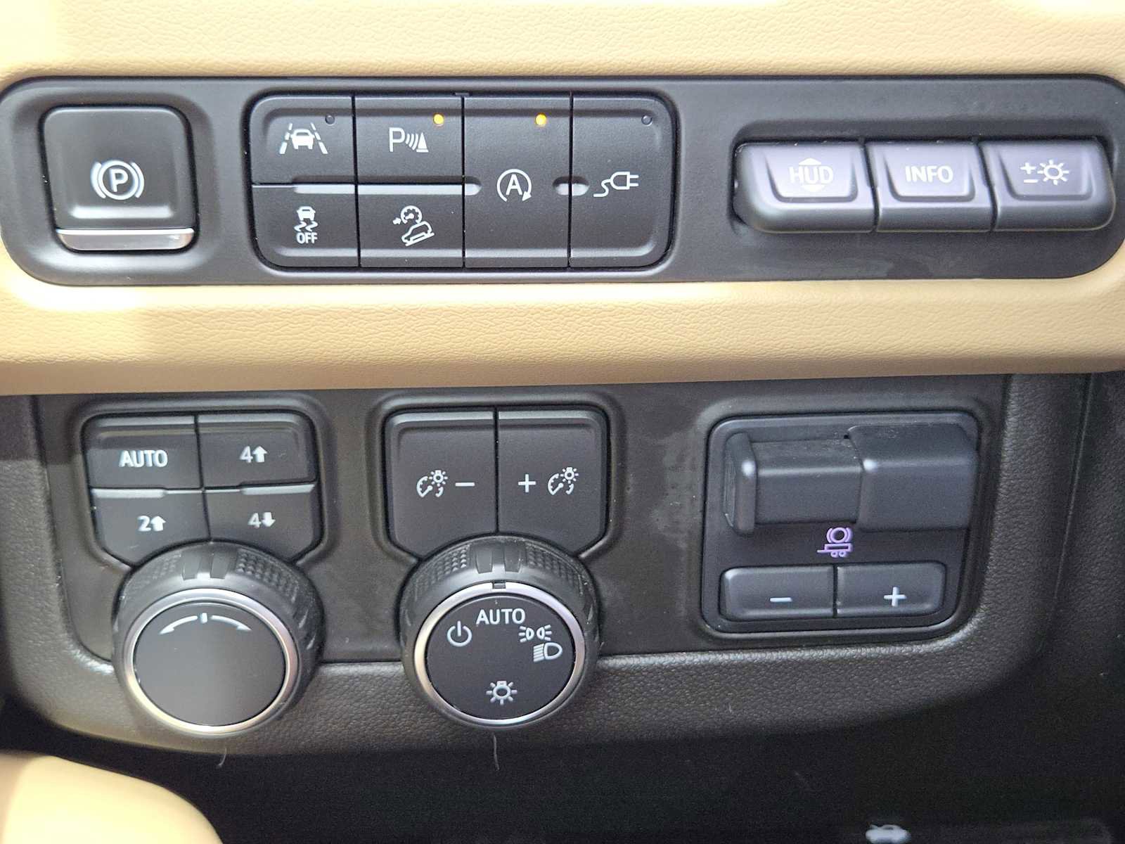 Certified 2021 Chevrolet Tahoe Premier w/ Premium Package AWD/4WD image 21