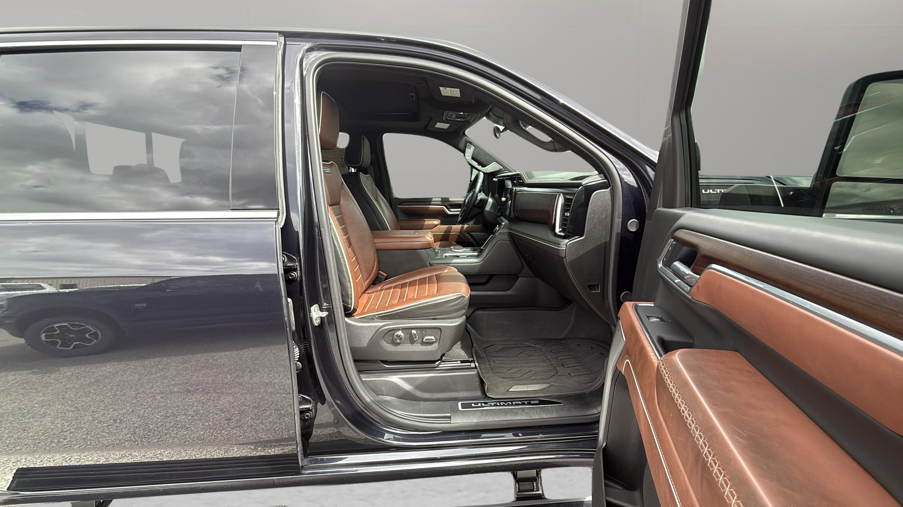 Used 2025 GMC Sierra 2500 Denali Ultimate image 16