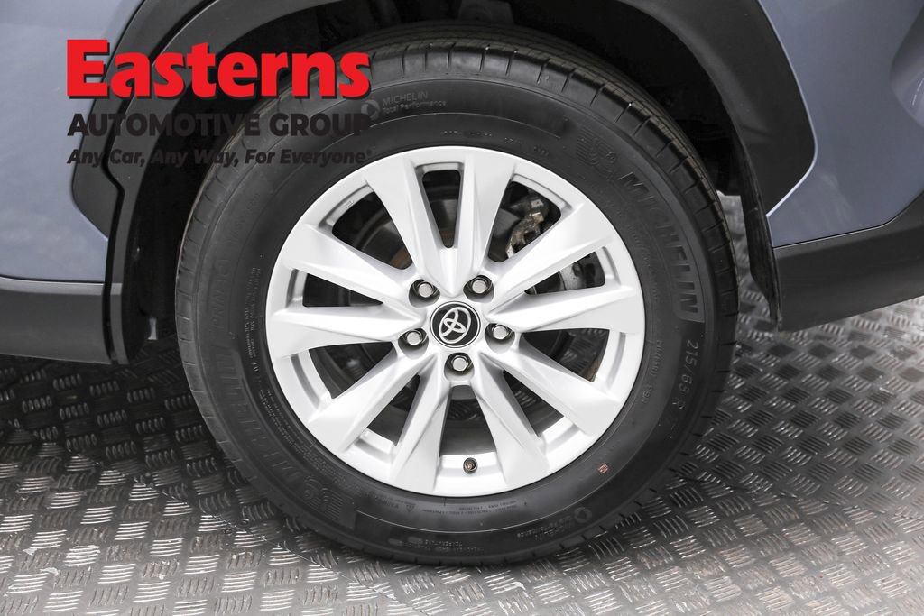 Used 2024 Toyota Corolla Cross LE image 8