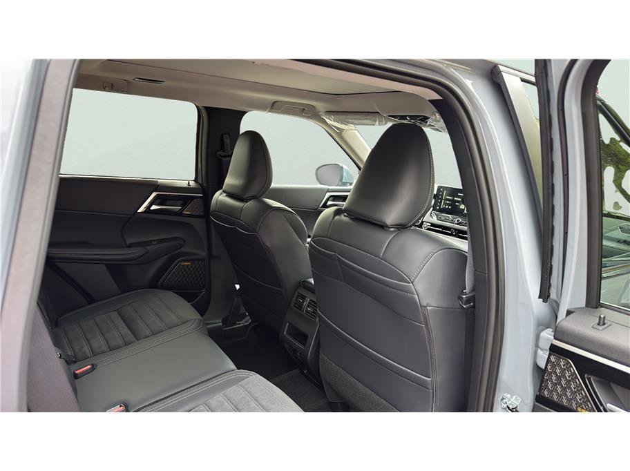 New 2026 Mitsubishi Outlander SE AWD/4WD image 16