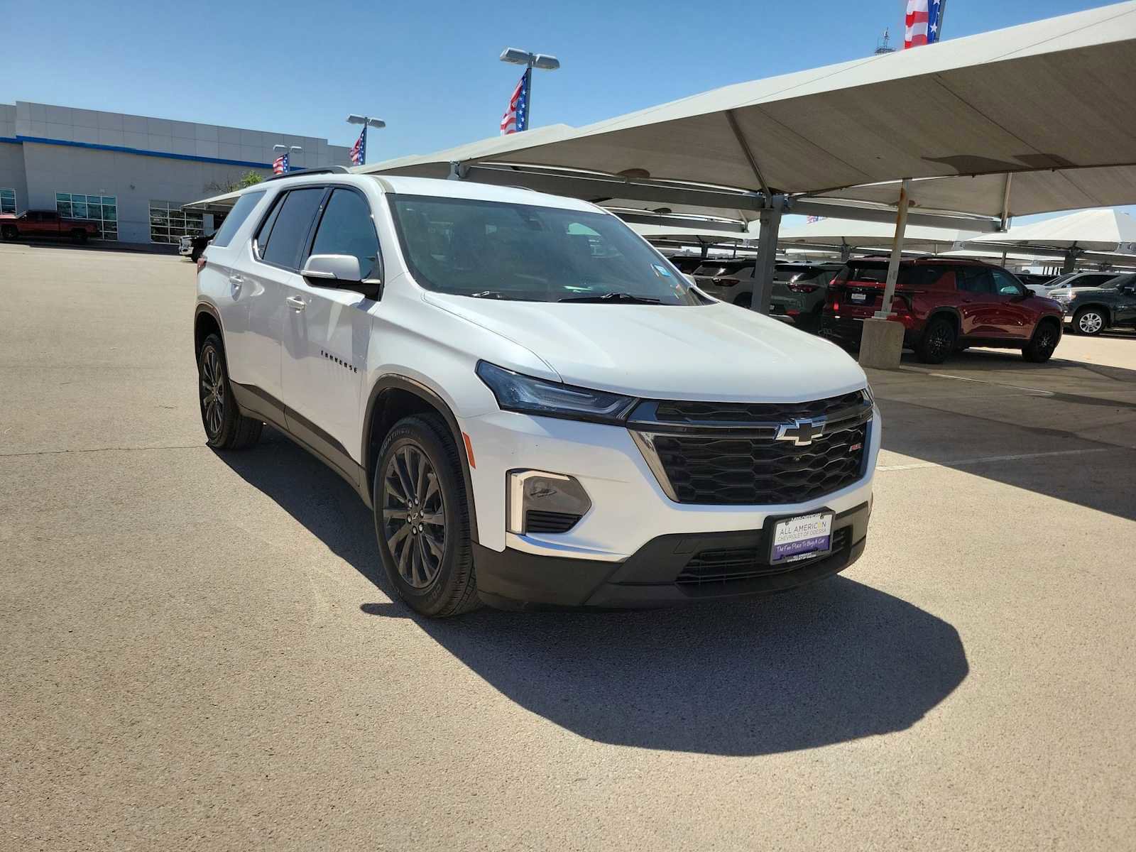 Used 2023 Chevrolet Traverse RS image 2