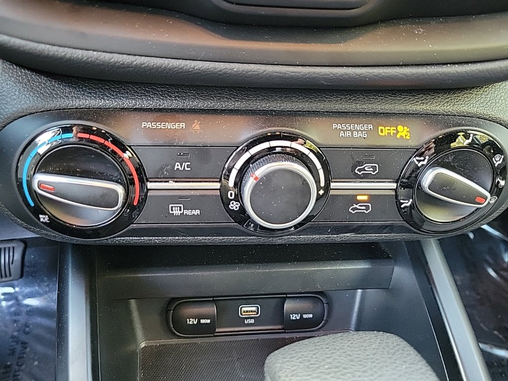 Used 2025 Kia Soul LX w/ LX Technology Package FWD image 25
