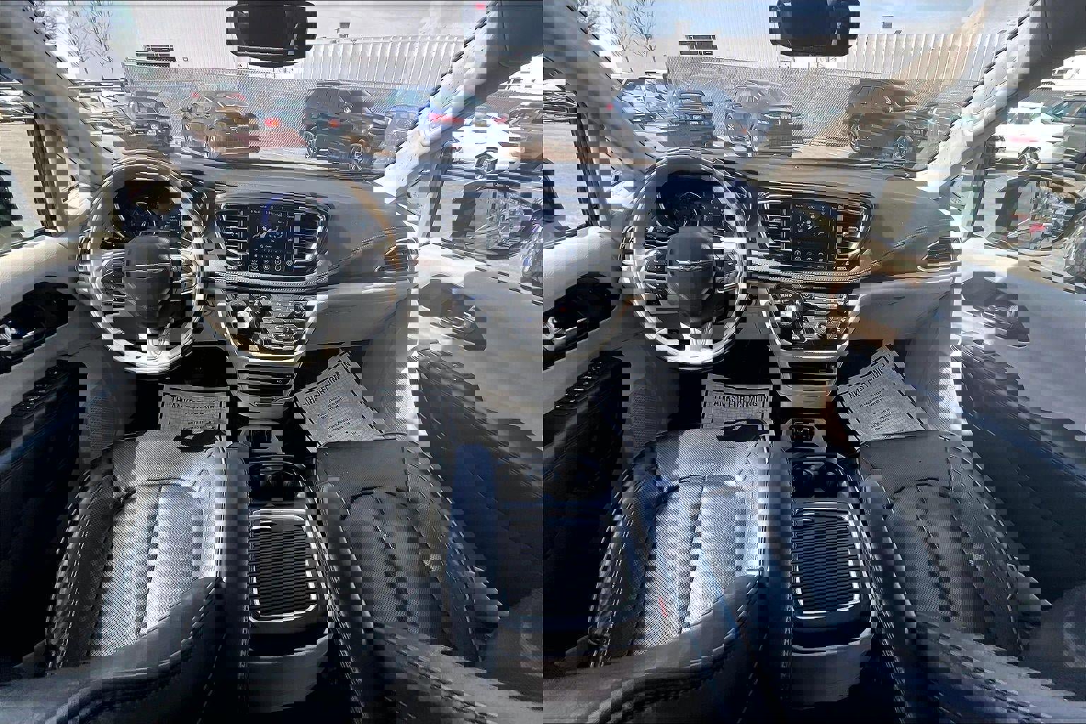 Used 2020 Chrysler Pacifica Limited image 14