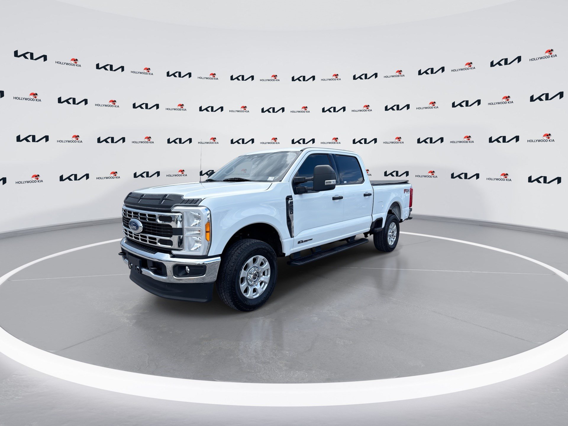 Used 2023 Ford F250 XLT w/ FX4 Off-Road Package AWD/4WD image 4