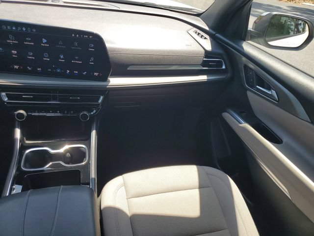 Certified 2025 Chevrolet Traverse LT FWD image 17