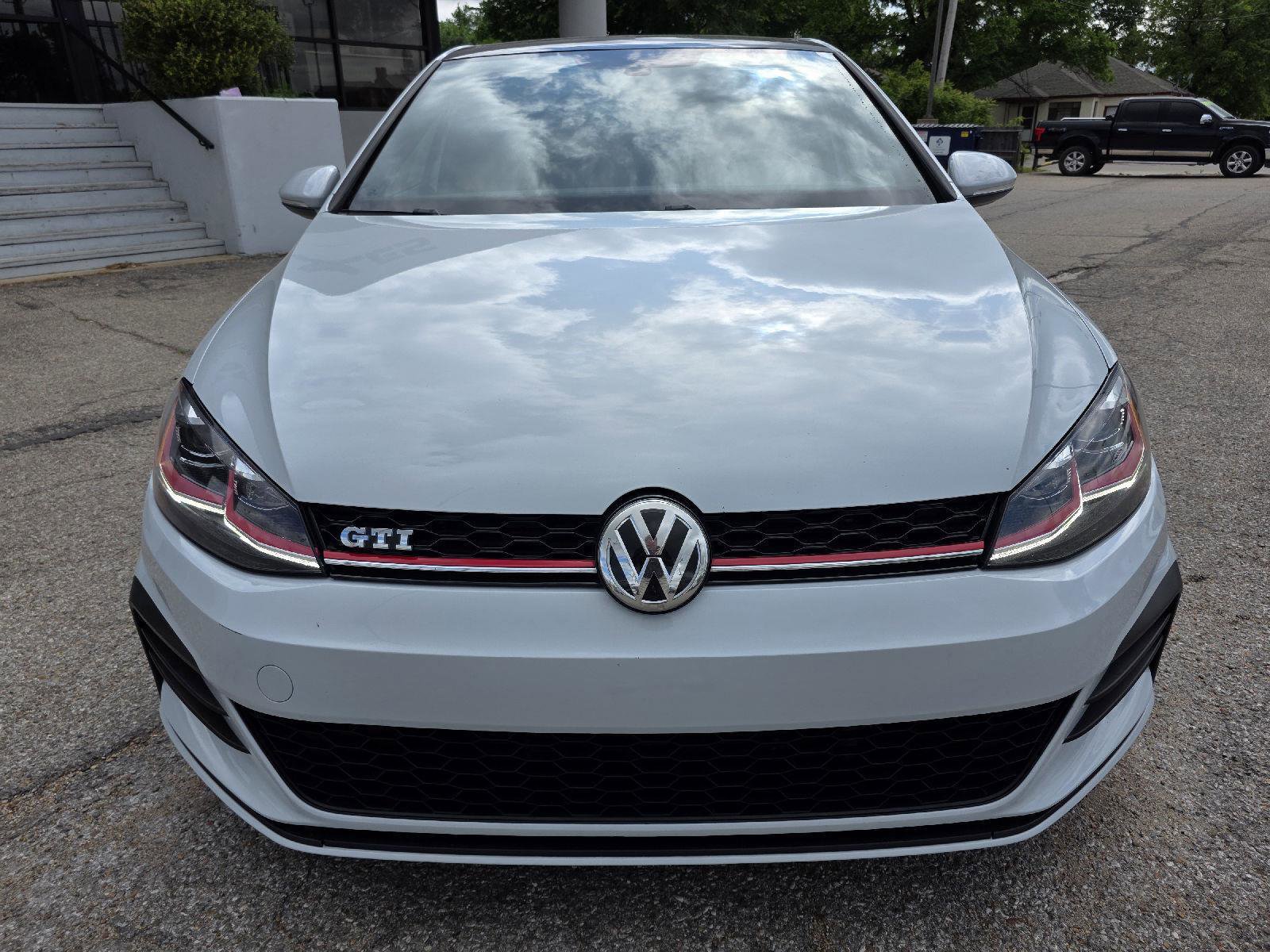 Used 2018 Volkswagen GTI SE w/ SE Leather Package FWD image 2