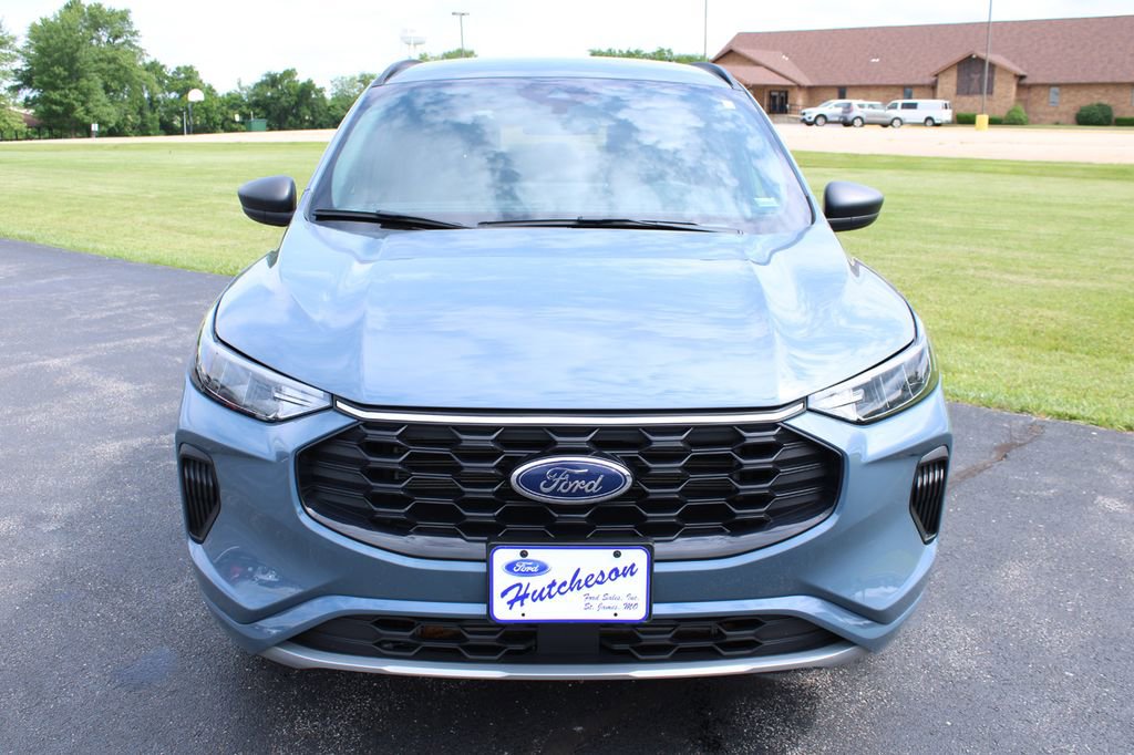 Used 2024 Ford Escape ST-Line w/ Tech Pack #1 AWD/4WD image 2