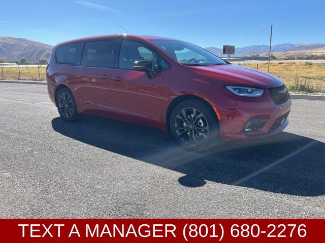 New 2026 Chrysler Pacifica Select FWD image 1