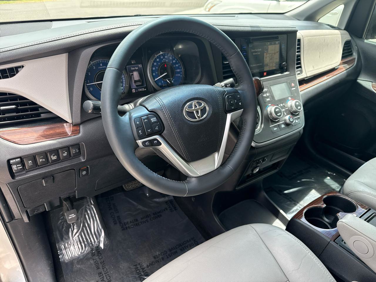 Used 2016 Toyota Sienna Limited Premium FWD image 29