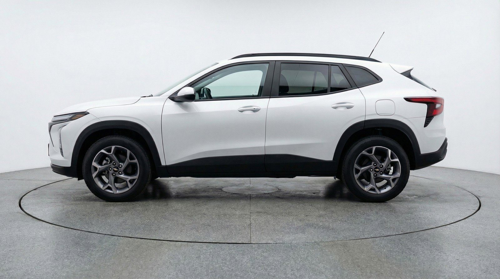 Used 2025 Chevrolet Trax LT w/ LT Convenience Package image 5