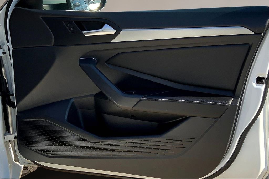 Used 2022 Volkswagen Jetta SE image 24