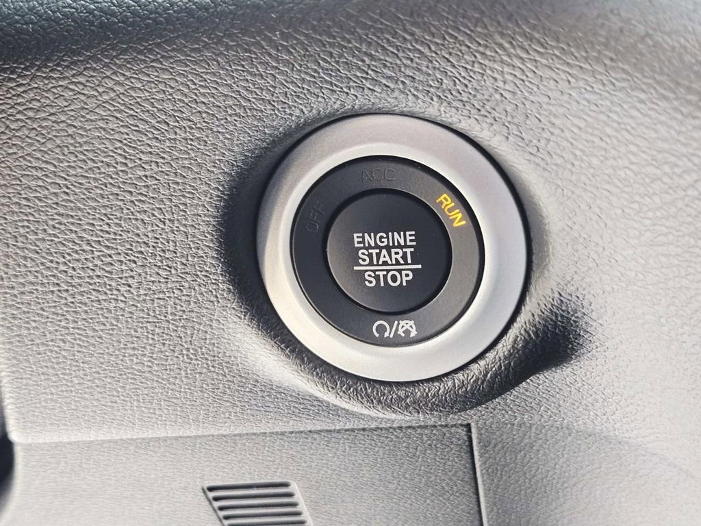 Used 2026 Chrysler Voyager LX image 31