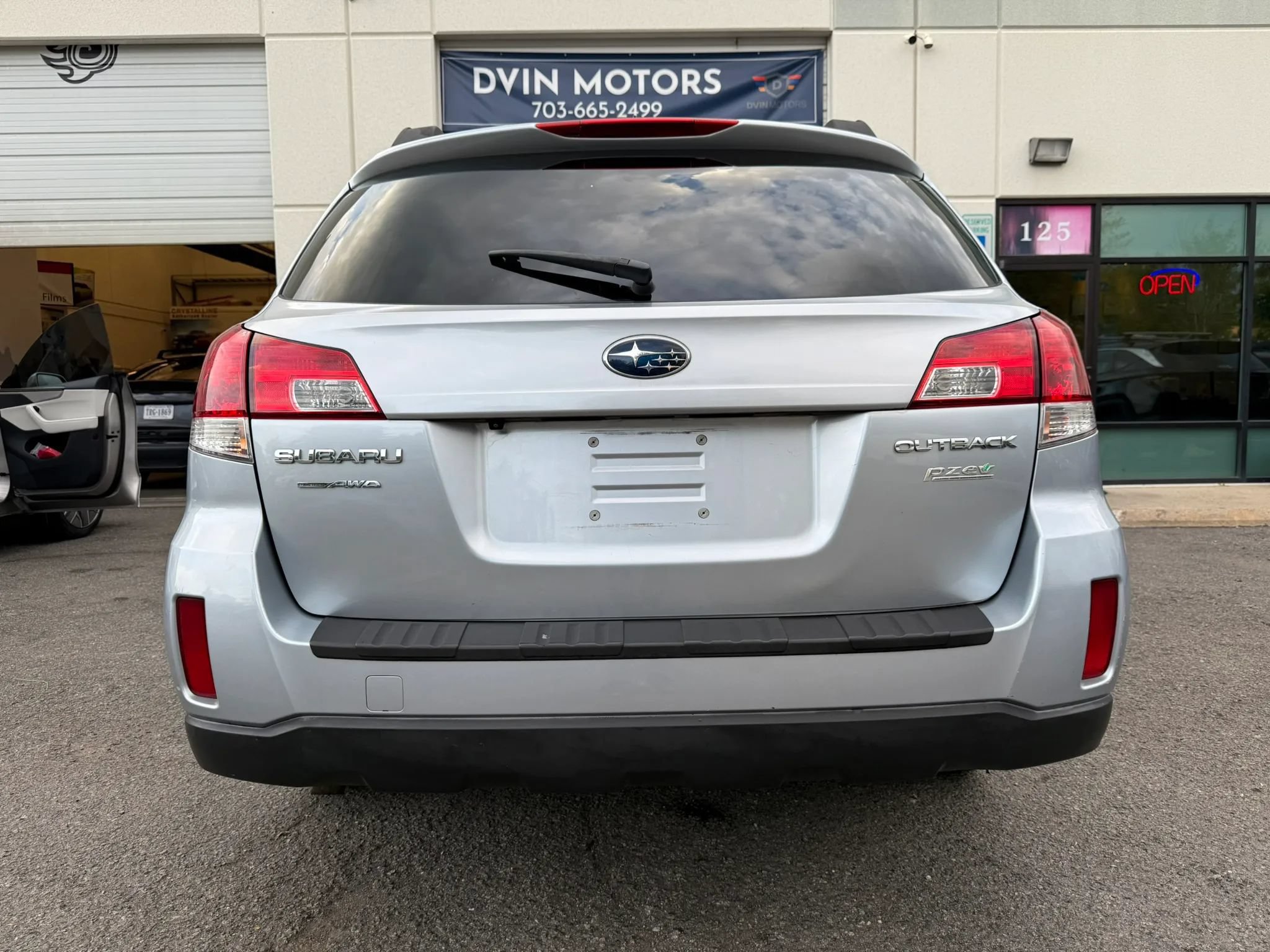 Used 2014 Subaru Outback 2.5i Premium w/ Moonroof Package AWD/4WD image 13