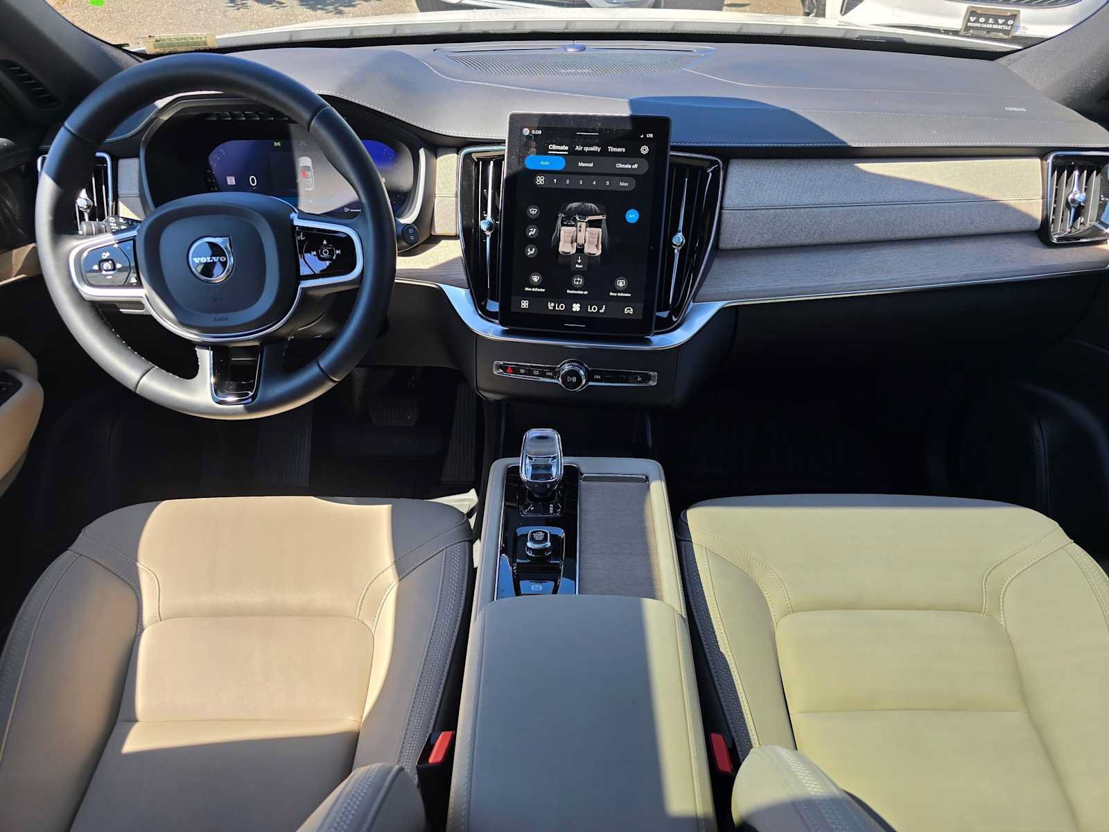 Certified 2026 Volvo XC90 B6 Plus w/ Protection Package Premier AWD/4WD image 19