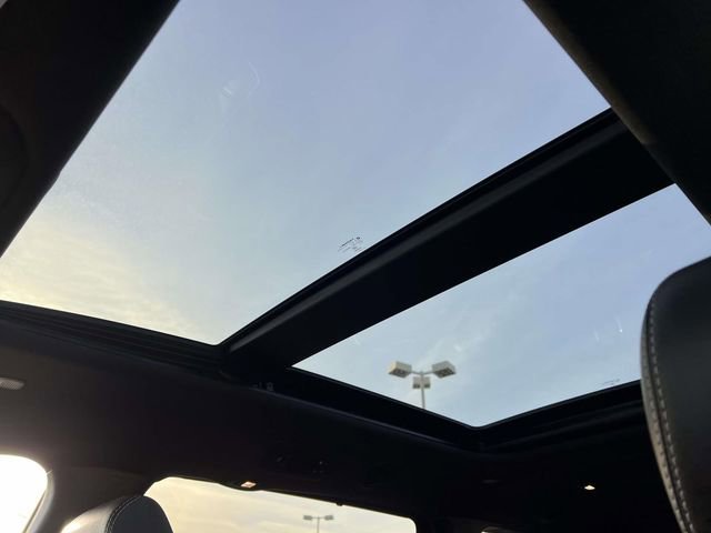 Certified 2025 Chrysler Pacifica Limited image 23