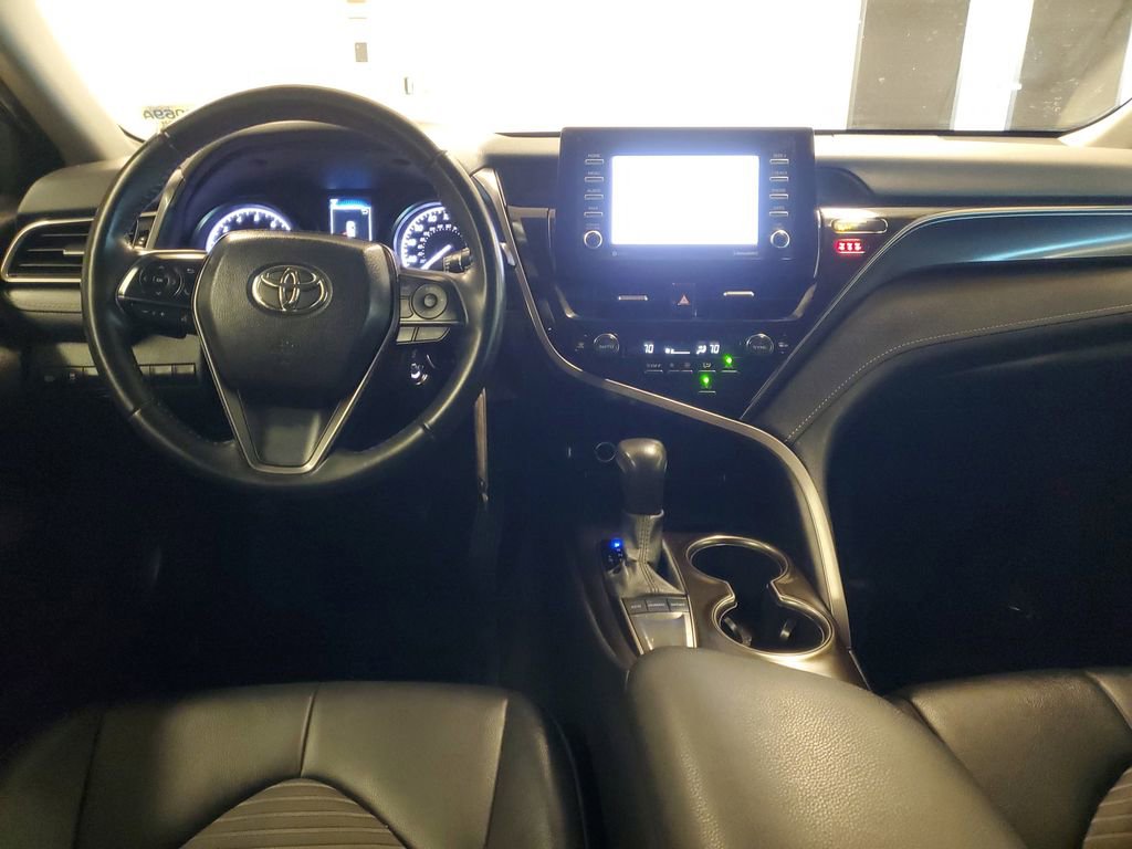 Used 2022 Toyota Camry SE image 9