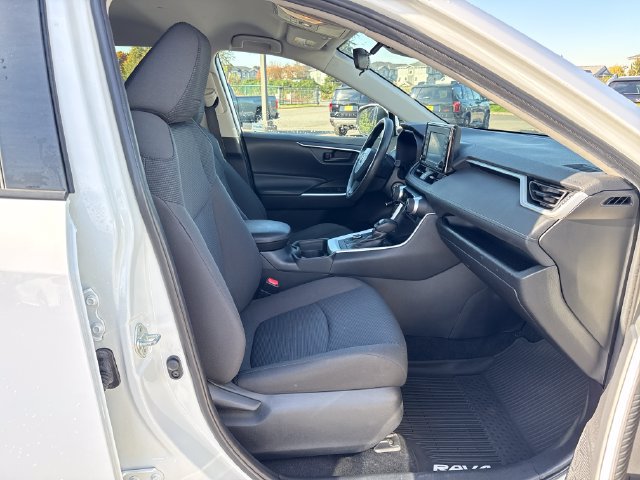 Used 2020 Toyota RAV4 LE AWD/4WD image 10