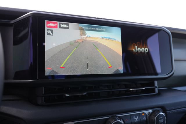 Used 2025 Jeep Gladiator Mojave AWD/4WD image 16