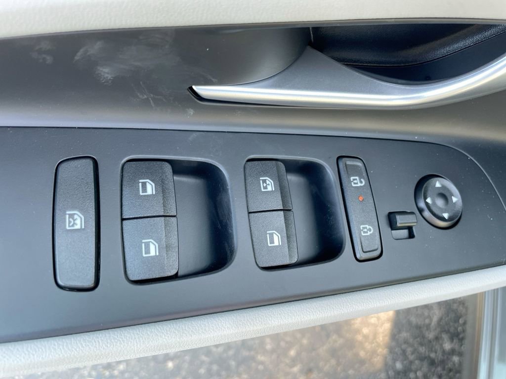 New 2025 Hyundai Elantra Limited image 38