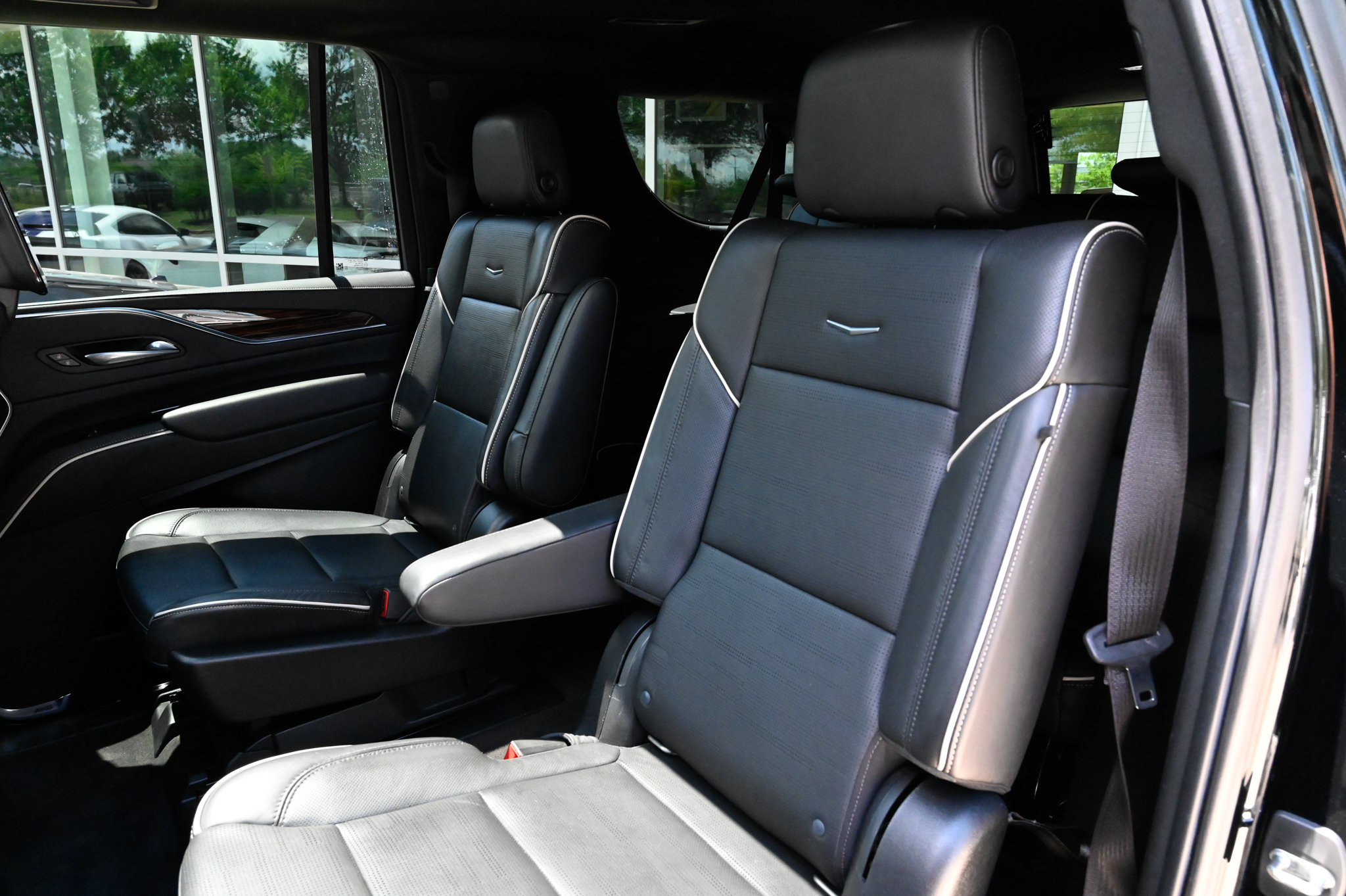 Used 2021 Cadillac Escalade ESV Premium Luxury AWD/4WD image 37