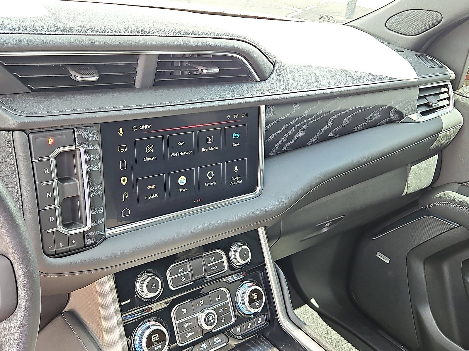 Used 2024 GMC Yukon Denali w/ Advanced Technology Package AWD/4WD image 15
