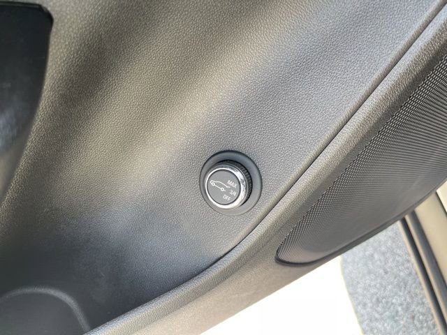 Used 2024 Chevrolet Blazer LT w/ Convenience Package FWD image 6