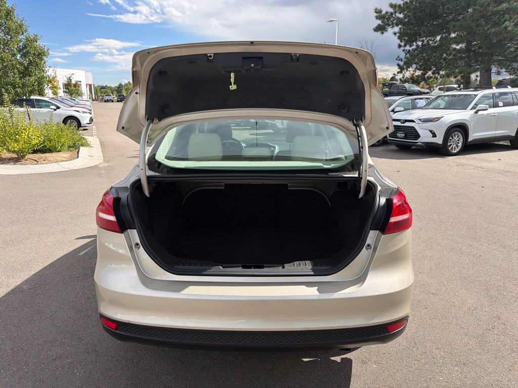 Used 2017 Ford Focus SE w/ Cold Weather Package FWD image 15