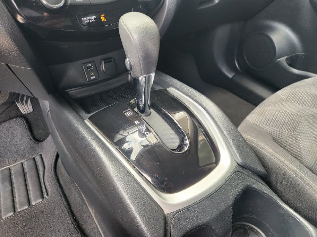 Used 2016 Nissan Rogue SV FWD image 18