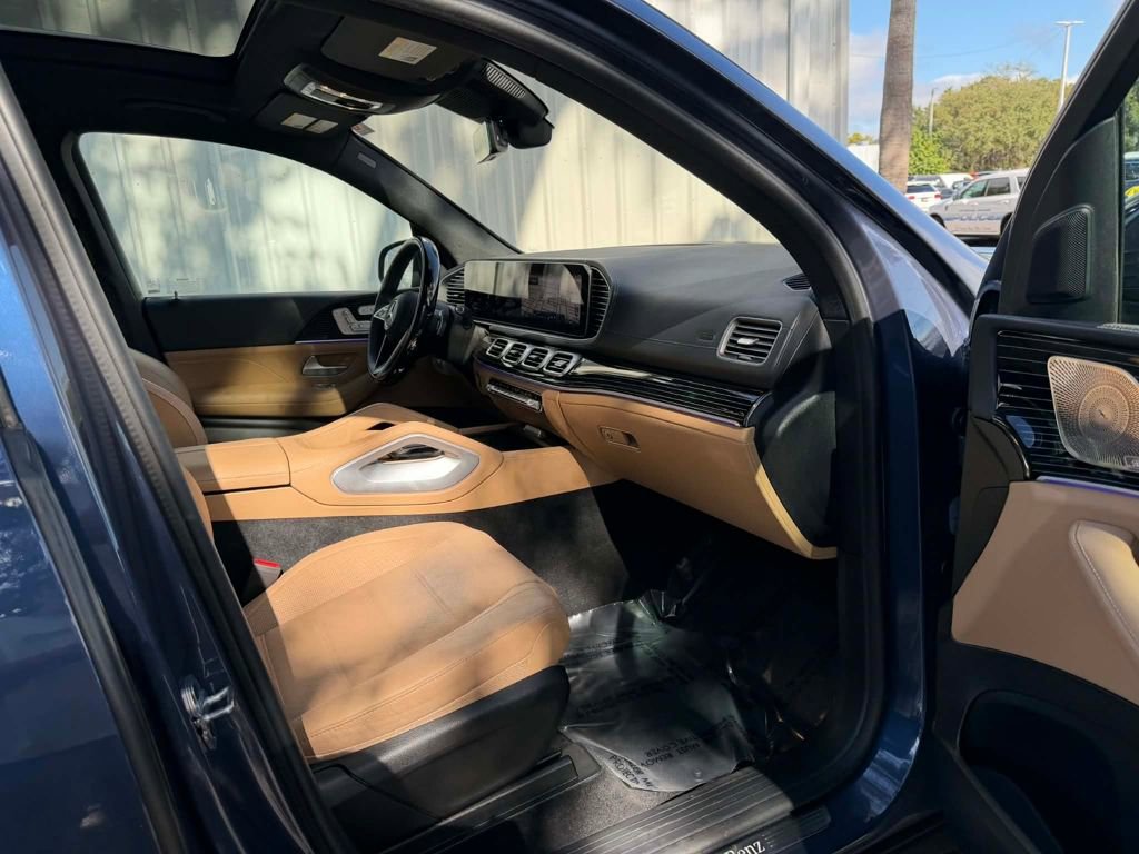 Used 2024 Mercedes-Benz GLS 580 4MATIC image 30