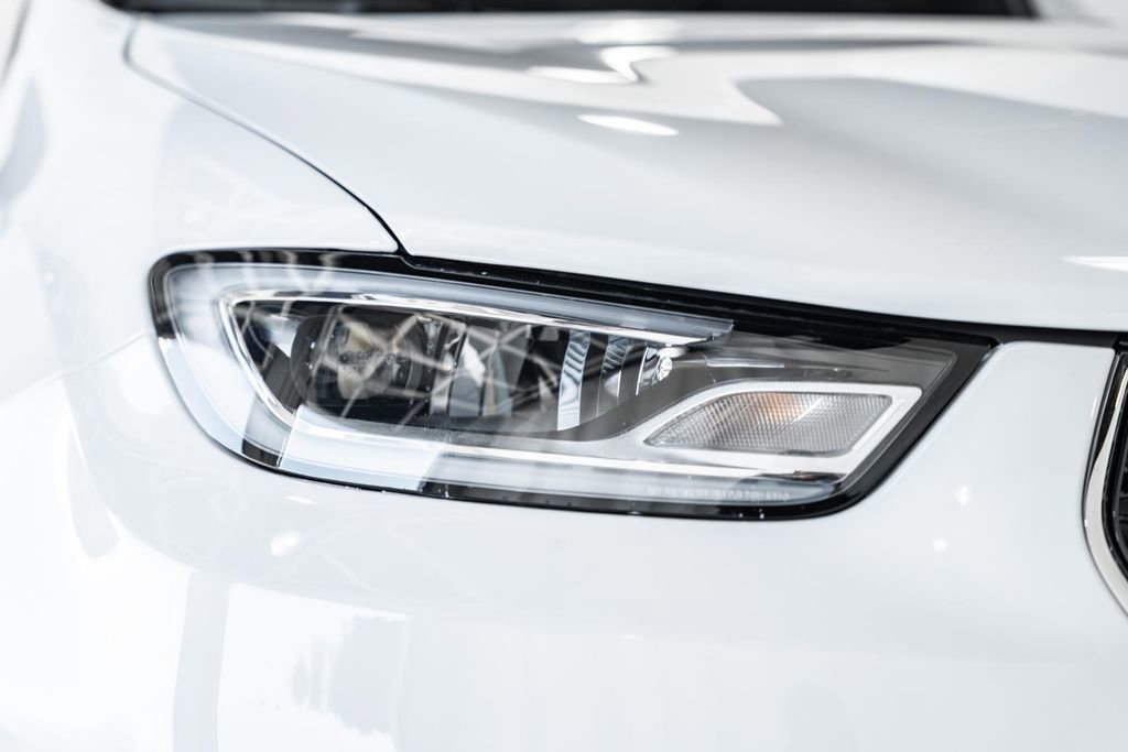 New 2026 Chrysler Pacifica Limited w/ Uconnect Theater Family Group image 12