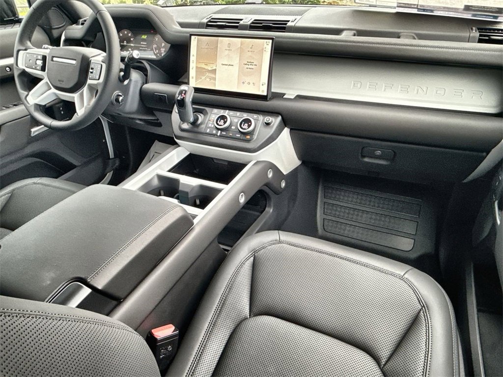 Used 2025 Land Rover Defender 110 S image 14