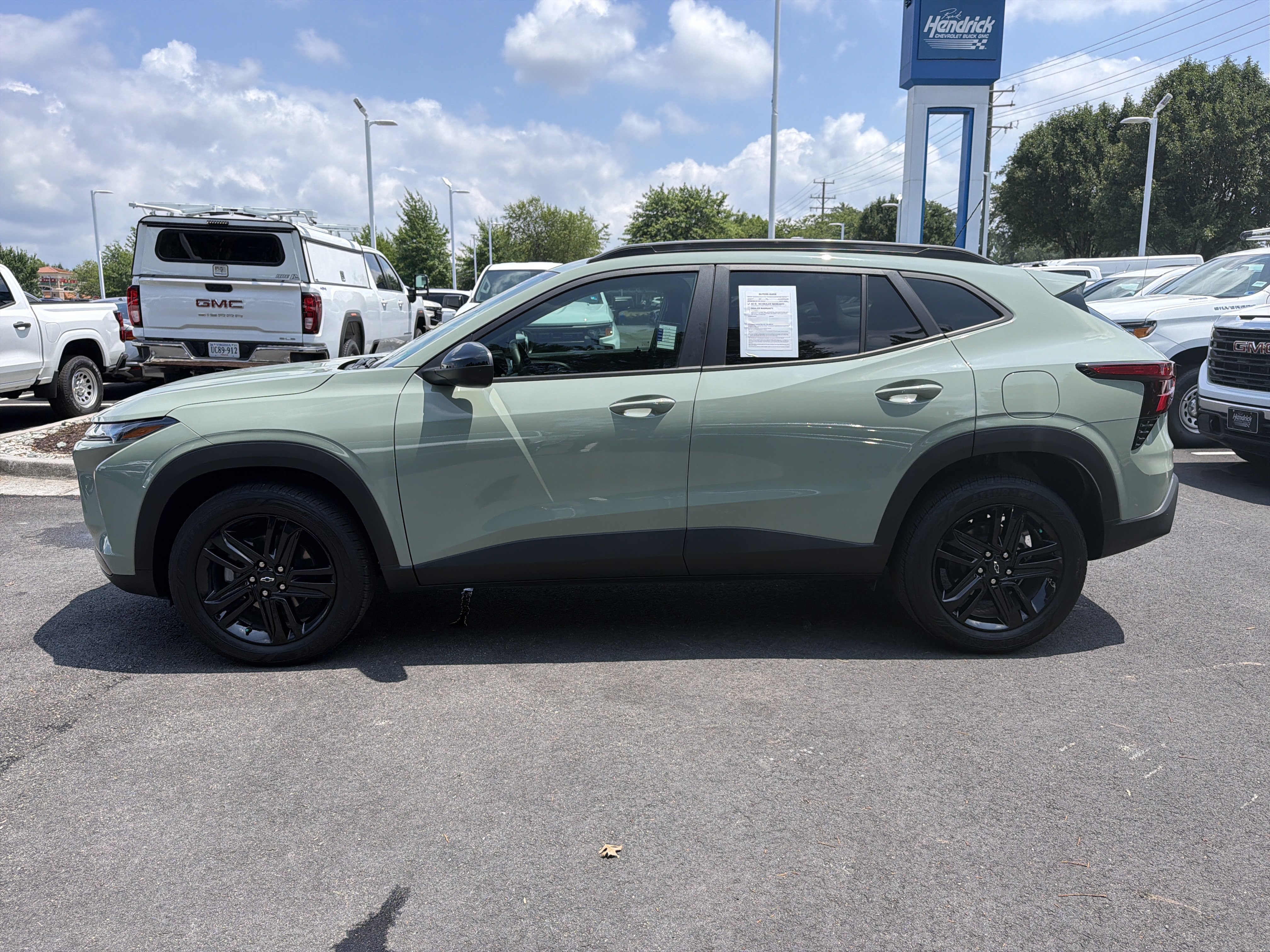 Used 2025 Chevrolet Trax ACTIV w/ Sunroof Package FWD image 7
