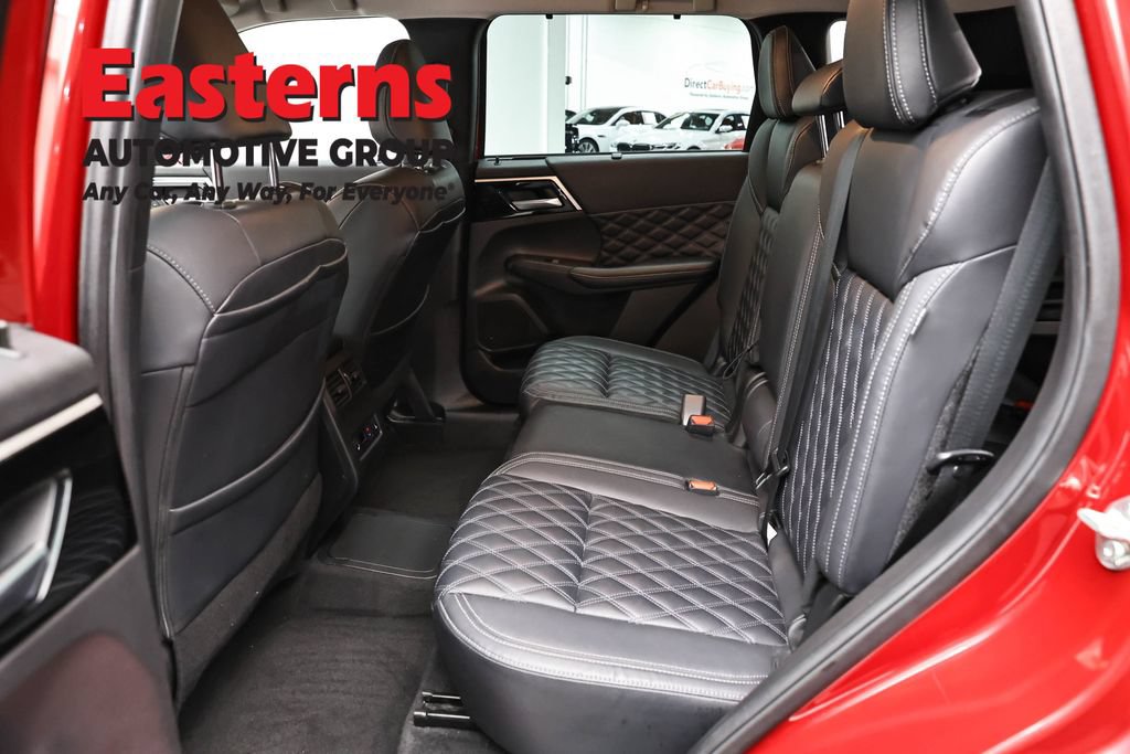 Used 2023 Mitsubishi Outlander SEL AWD/4WD image 23