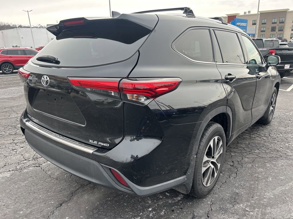 Used 2020 Toyota Highlander XLE image 6