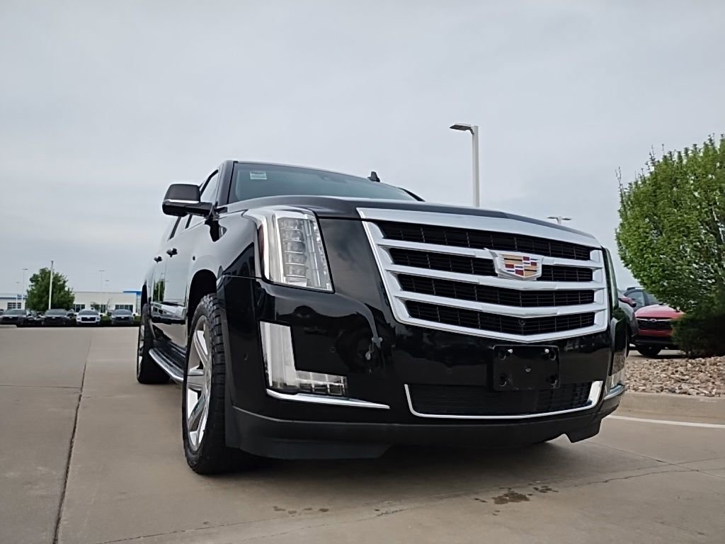 Used 2018 Cadillac Escalade ESV Premium Luxury AWD/4WD image 4