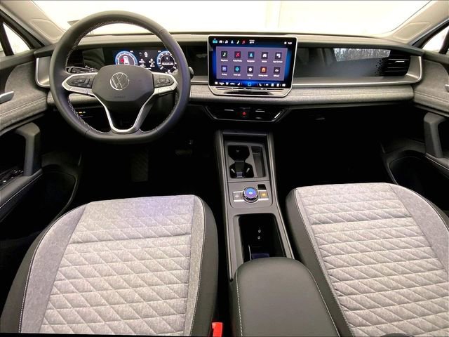 Certified 2025 Volkswagen Tiguan S w/ 18" Wheel Package image 15