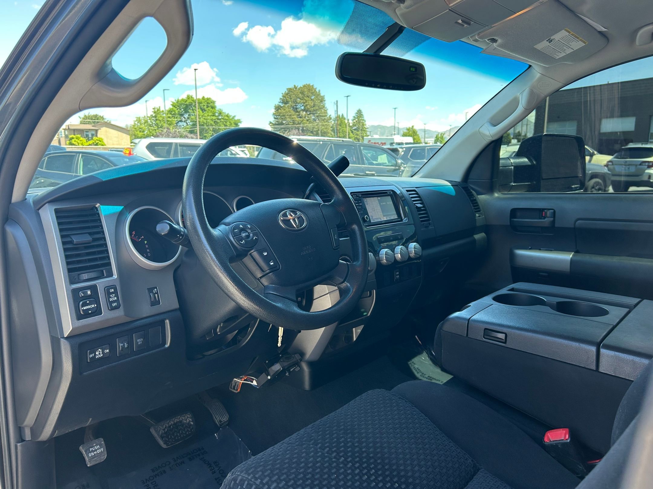 Used 2013 Toyota Tundra 4x4 CrewMax w/ Tow Pkg image 11