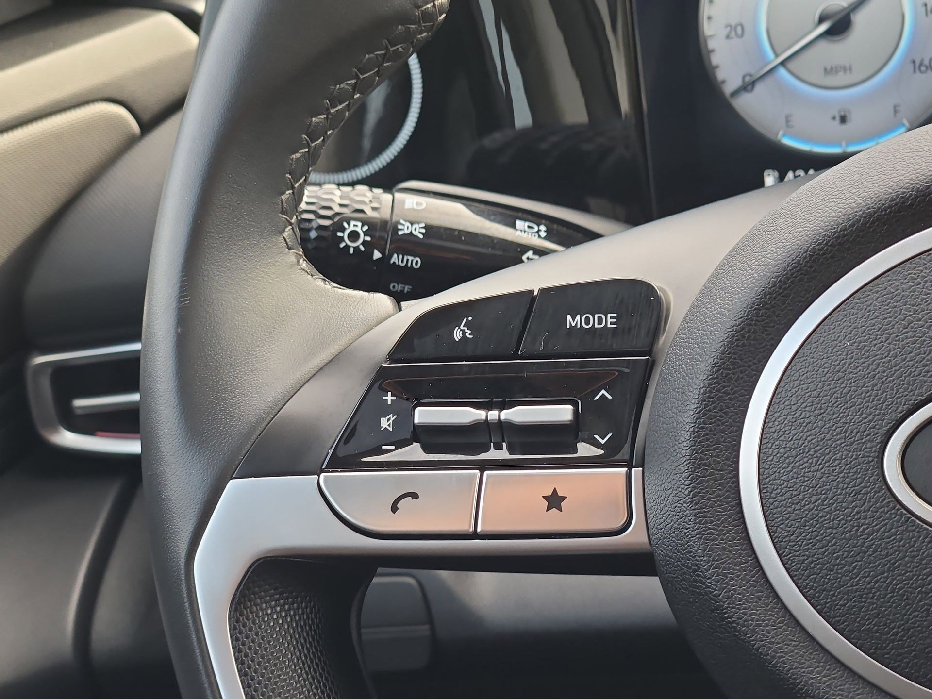 Used 2025 Hyundai Elantra SEL FWD image 19