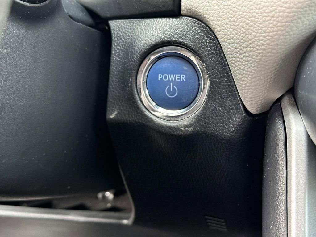 Used 2022 Toyota RAV4 XLE image 16