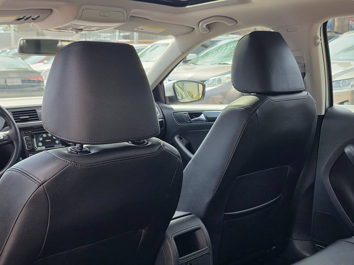 Used 2015 Volkswagen Jetta SEL FWD image 24