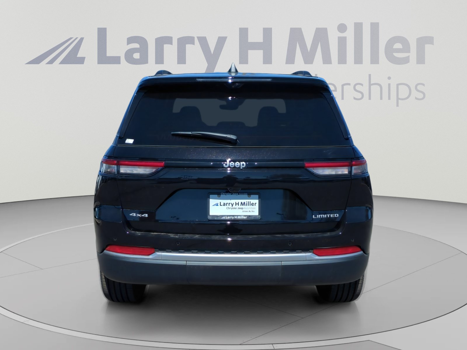 New 2026 Jeep Grand Cherokee Limited w/ Luxury Tech Group II AWD/4WD image 4