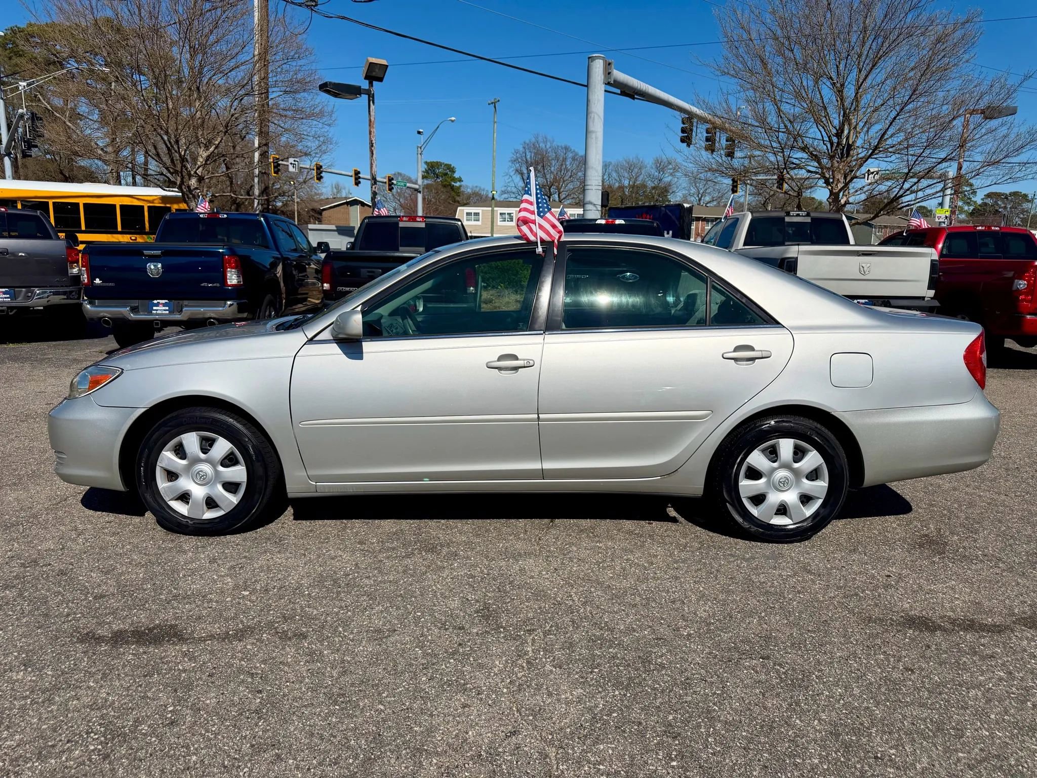 Used 2002 Toyota Camry LE FWD image 2
